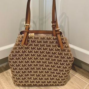 Michael Kors Jet Set Grab Bag